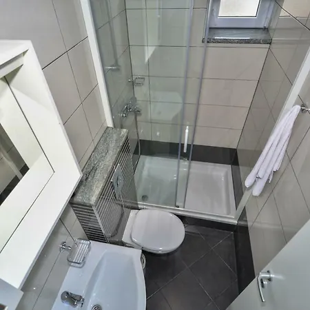 Apartmani Dina Makarska Exteriör bild