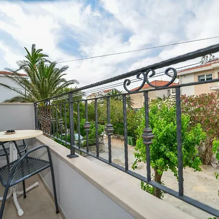 Apartmani Dina Makarska Exteriör bild
