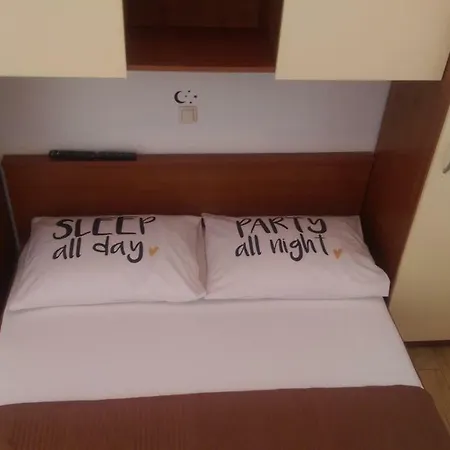 Apartmani Dina Makarska Exteriör bild