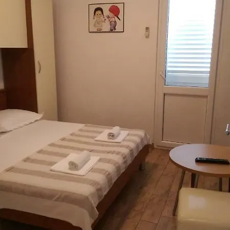 Apartmani Dina Makarska Exteriör bild