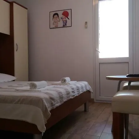 Apartmani Dina Makarska Exteriör bild
