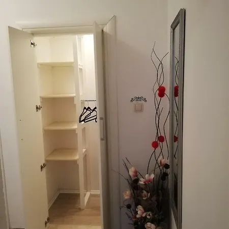 Apartmani Dina Makarska Exteriör bild