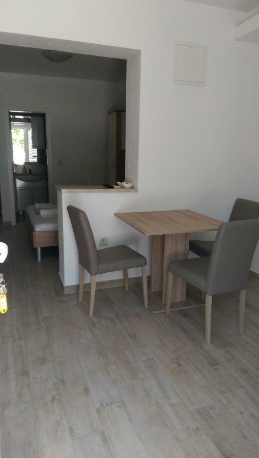 Apartment Dina *