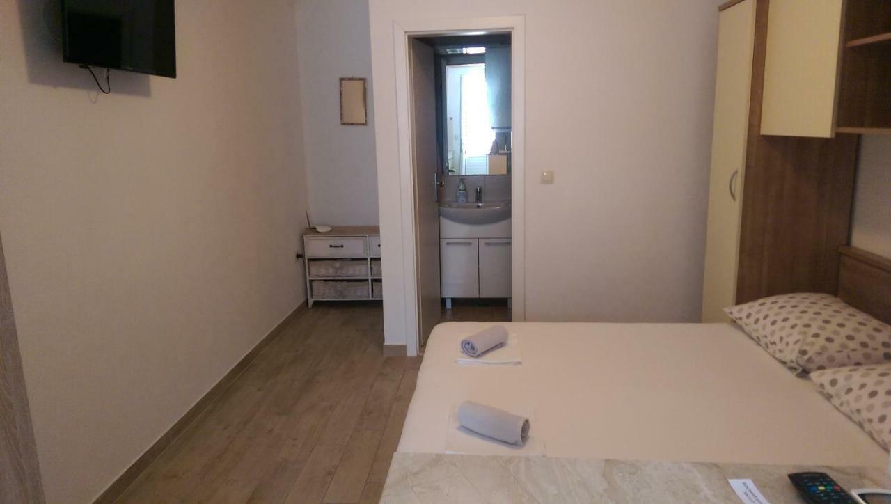 Apartment Dina *