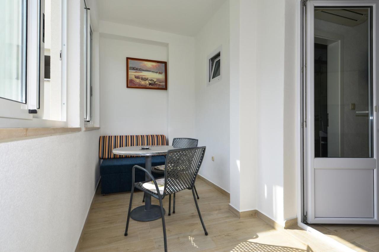 Dina Apartment *